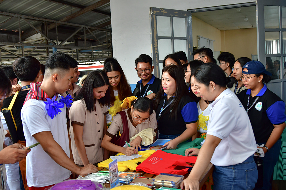 Te Rito Visits Arellano University