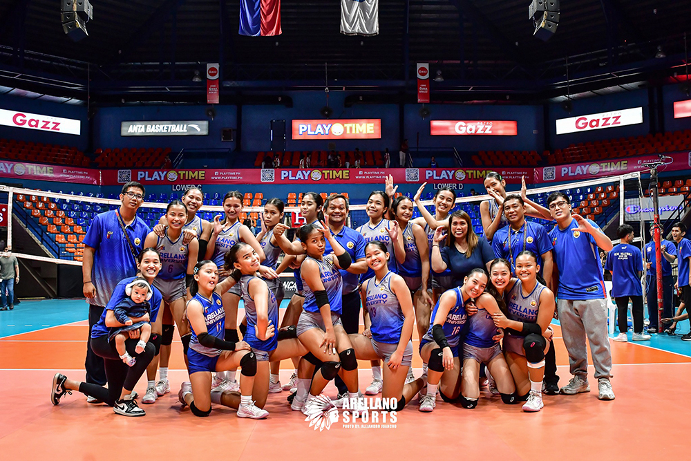 The Arellano Baby Chiefs completed a championship-clinching reverse sweep over the Junior Lady Altas, 21-25, 15-25, 25-16, 25-11, 15-4, to capture the NCAA Season 100 Girls’ Volleyball Fiesta title in a stunning fashion on Sunday, June 1, at the FilOil EcoOil Centre in San Juan City