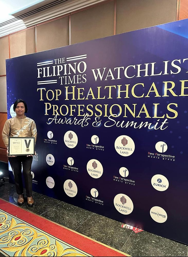 AU Nursing Alumnus Awarded "Top Healthcare Professional Award" in United Arab Emirates